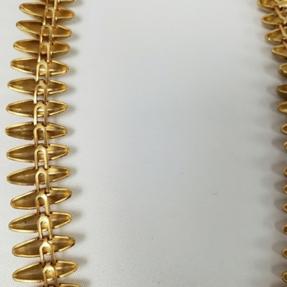 Faux Gold Necklace - Picture 4 of 6